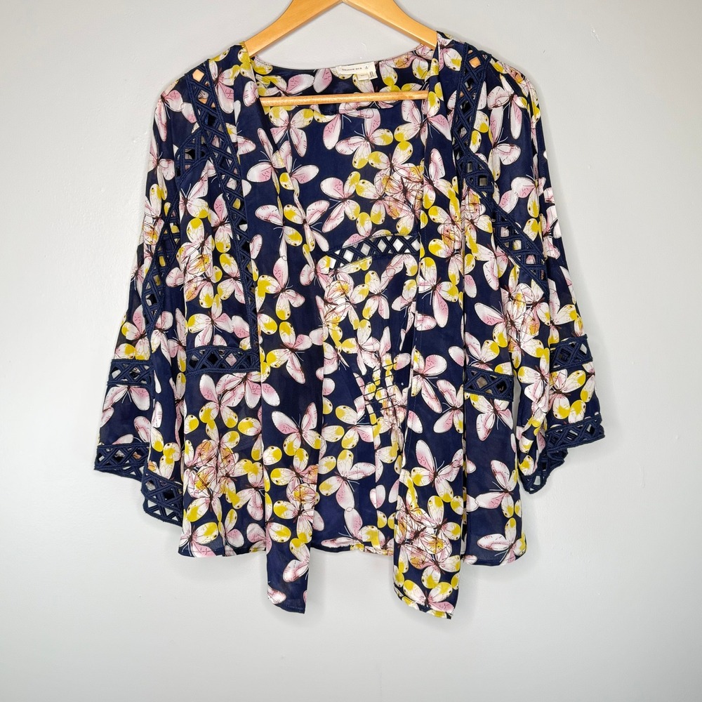 Meadow Rue Anthropologie Size XS 100% Silk Butterfly Lace Trim Kimono Blouse